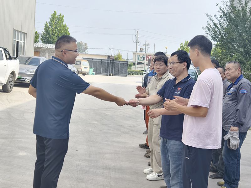 我們比不了河南礦山，但是，我們可以努力學(xué)習(xí)人家，把涼氣送到一線去